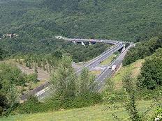 Strade che uniscono strade che allontanano..